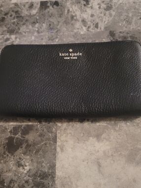 KATE SPADE BLACK PEBBLED LEATHER ZIP AROUND WALLET